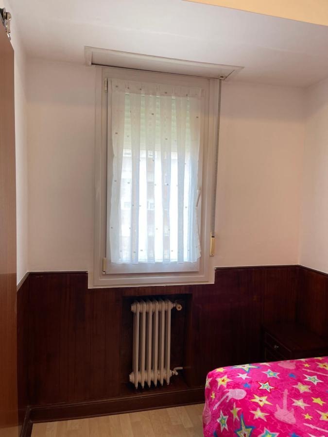 Habitacion Con Bano Privado Bilbao Bagian luar foto